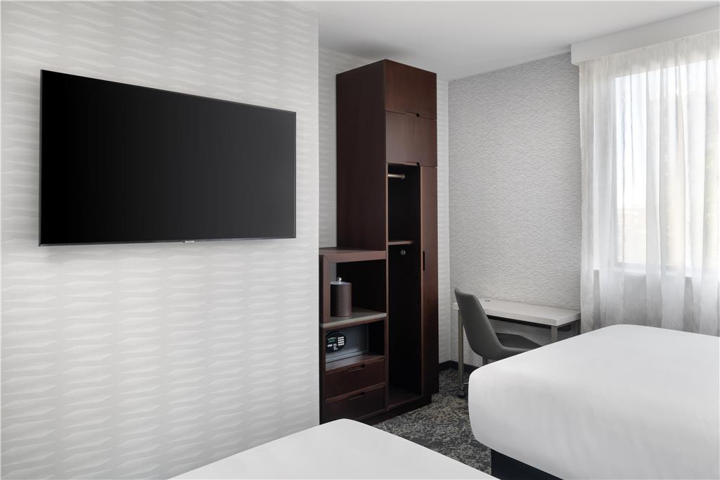 Фото DoubleTree by Hilton Long Island City New York