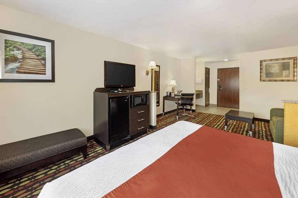 Фото Best Western Greentree Inn & Suites