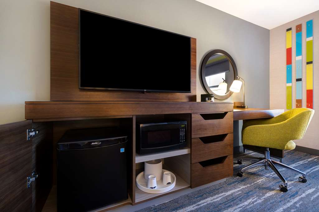 Фото Hampton Inn & Suites Marina