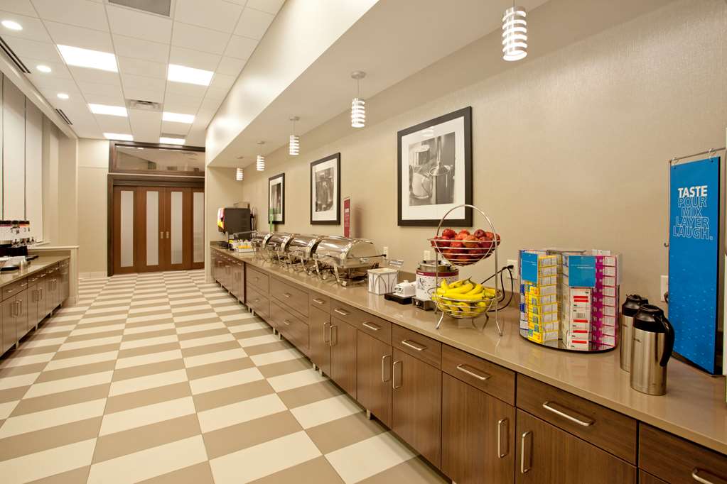 Фото Hampton Inn & Suites Minneapolis Downtown