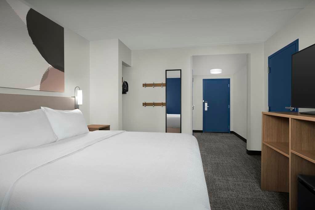 Фото Comfort Inn & Suites Airport