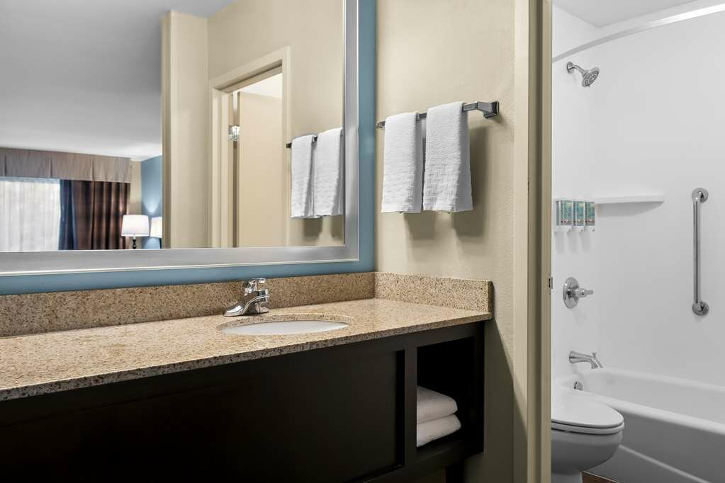 Фото Best Western Newport Inn
