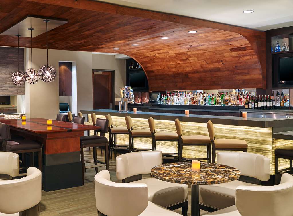 Фото DoubleTree by Hilton San Antonio Airport