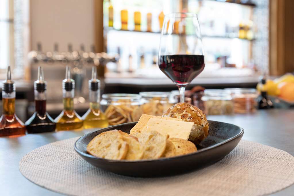 Фото The Slate Denver, Tapestry Collection by Hilton