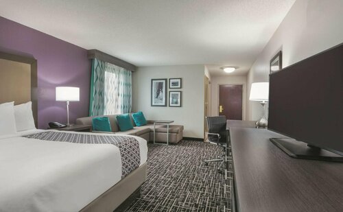 Гостиница La Quinta Inn & Suites by Wyndham Covington в Ковингтоне