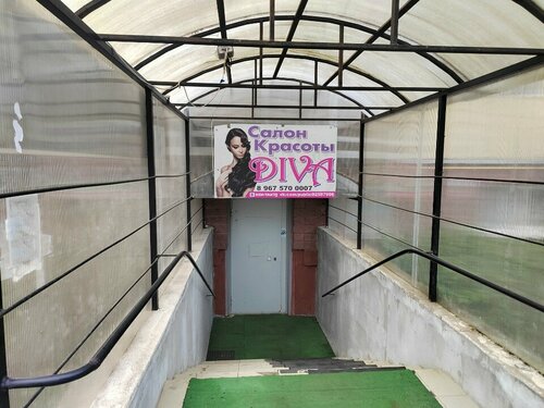 Биік өкшелі туфлилер тобының эротикалық фотосуреттері