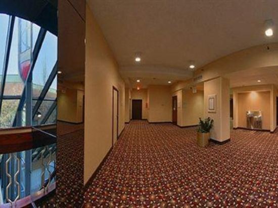 Фото Doubletree by Hilton Seattle Airport