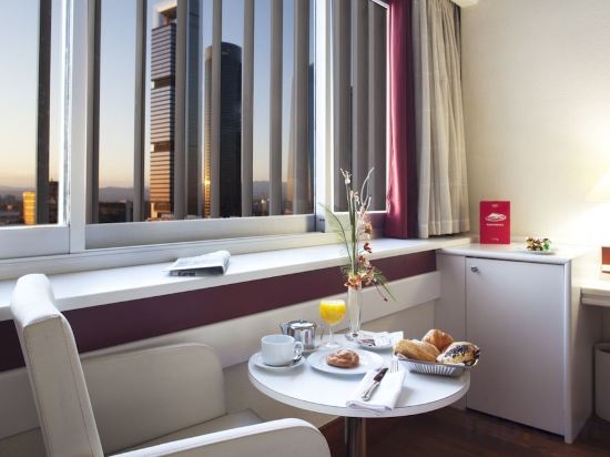 Фото Hotel Chamartin The One
