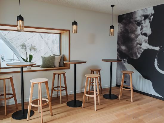 Фото Youth Hostel Montreux