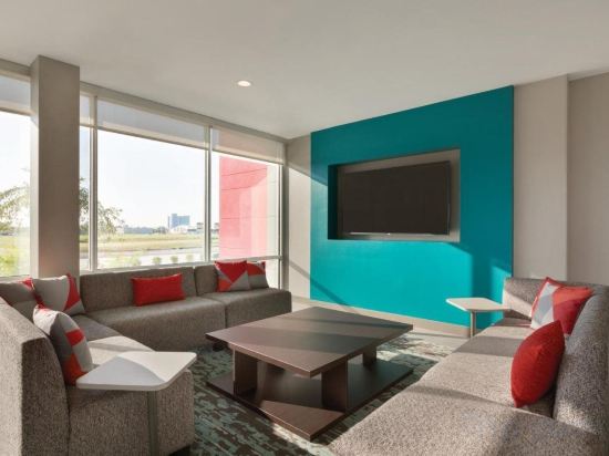 Фото Avid Hotels Orlando International Airport, an Ihg Hotel