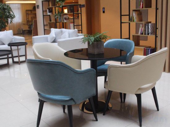 Фото Lin'an Academic Exchange Center