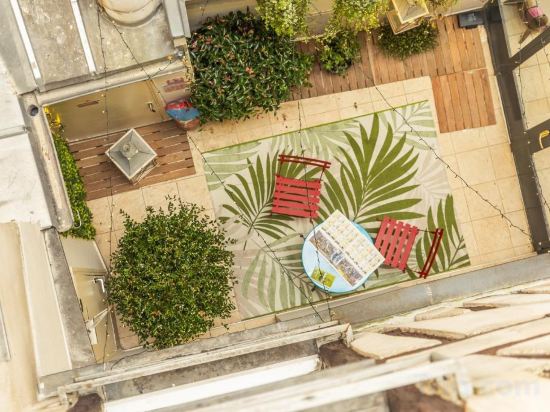 Фото Young and Happy Hostel