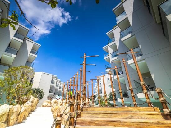 Фото Phuket Emerald Beach Resort