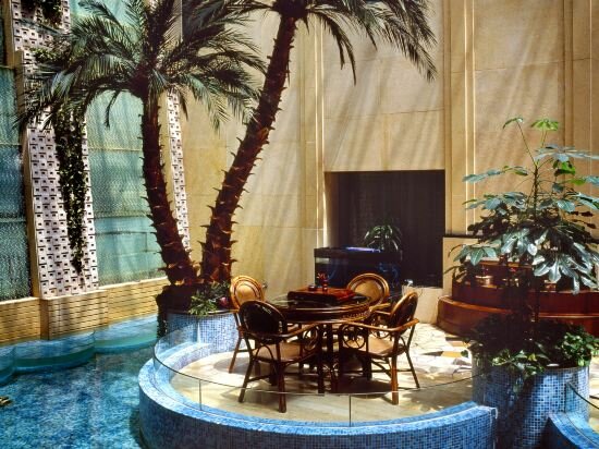 Фото Royal International Hotel