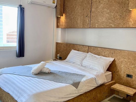 Фото Hugger Hostel - Adults Only