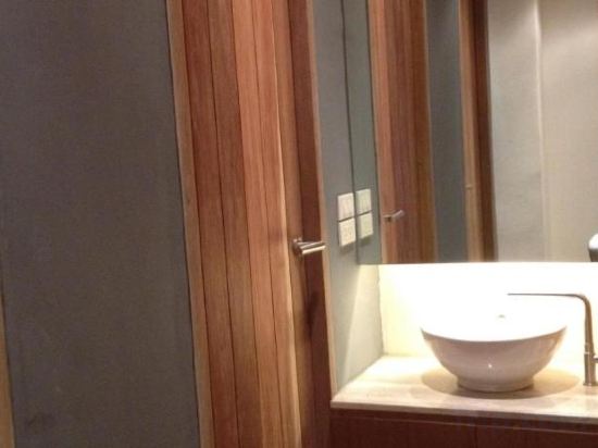 Фото 5ive Beach House Hotel