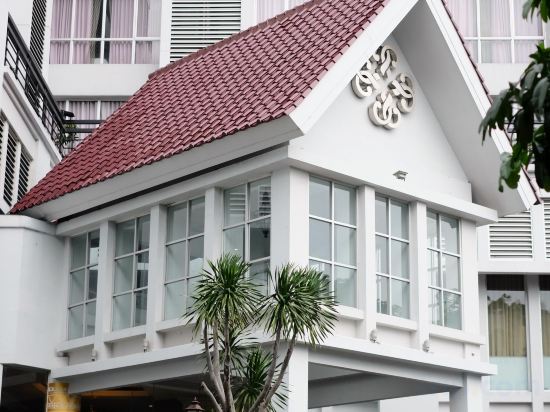 Фото Grand Darmo Suite Hotel