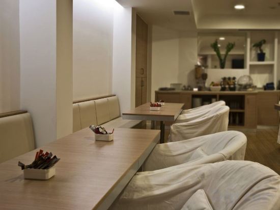 Фото Chic Athens Hotel