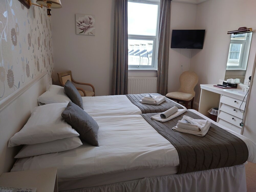 Фото The Cumberland Hotel