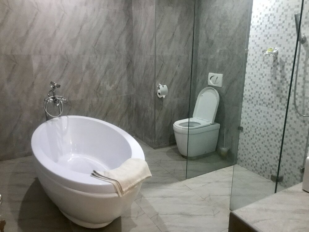 Фото Warri Wetland Hotel