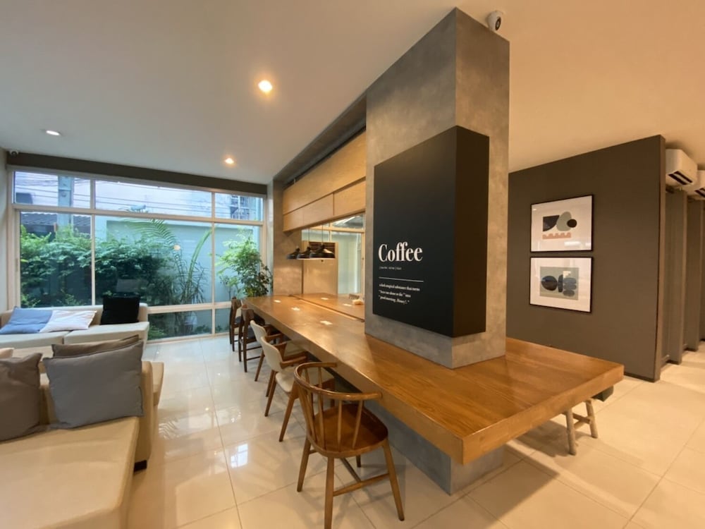 Фото The Royal Bee Apart Hotel