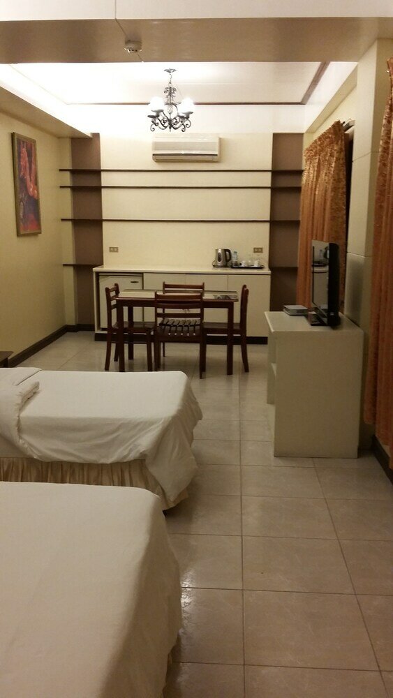 Фото Dumaguete Royal Suite Inn