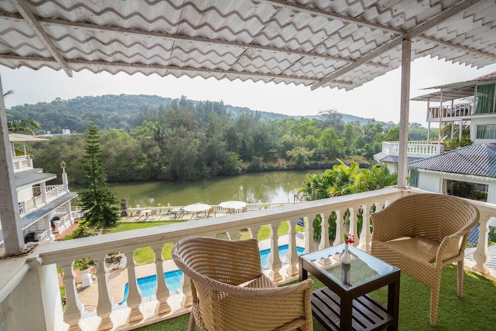 Фото Stone Wood River Front