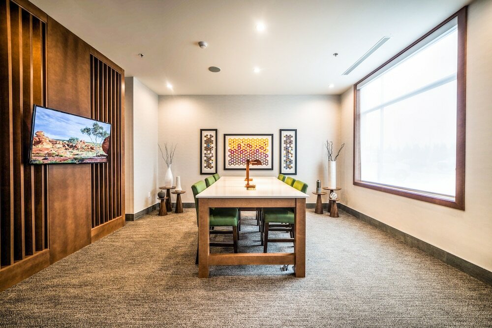 Фото Holiday Inn Express & Suites West Edmonton - Mall Area, an Ihg Hotel