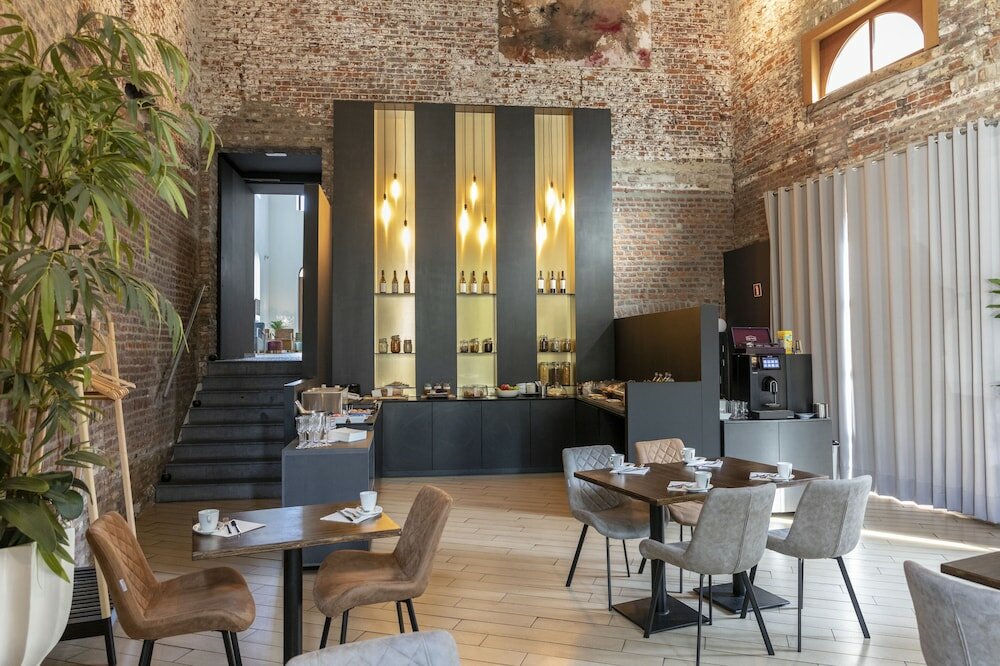 Фото Eburon Hotel - Different Hotels