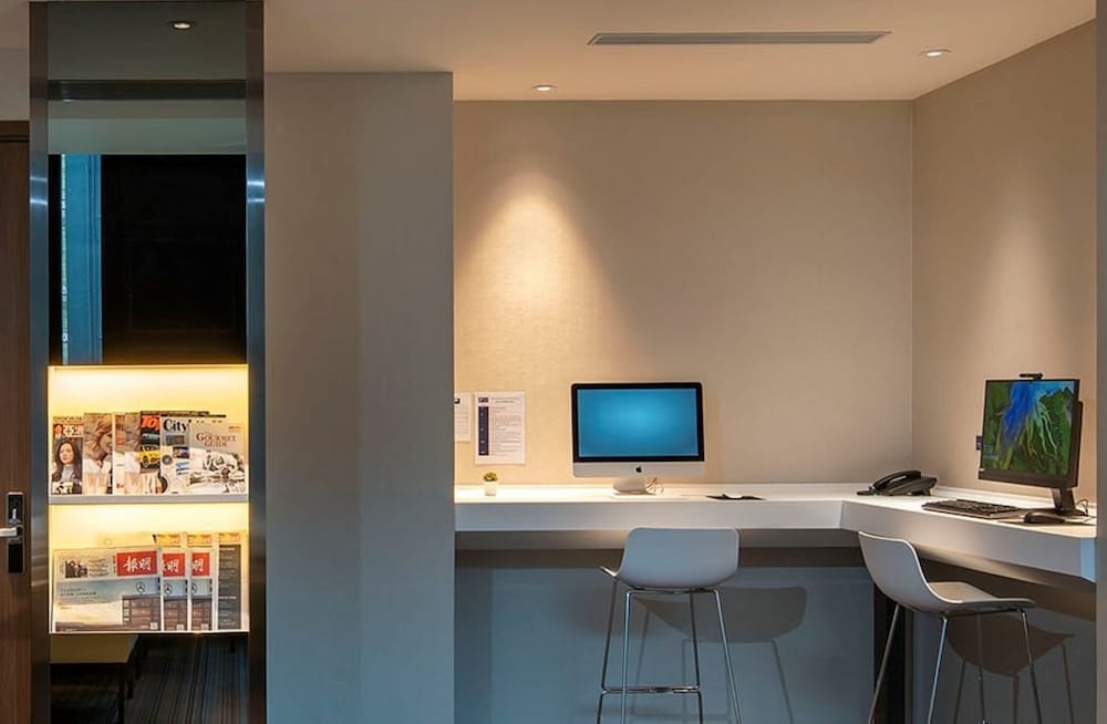 Фото Holiday Inn Express Hong Kong Kowloon Cbd2