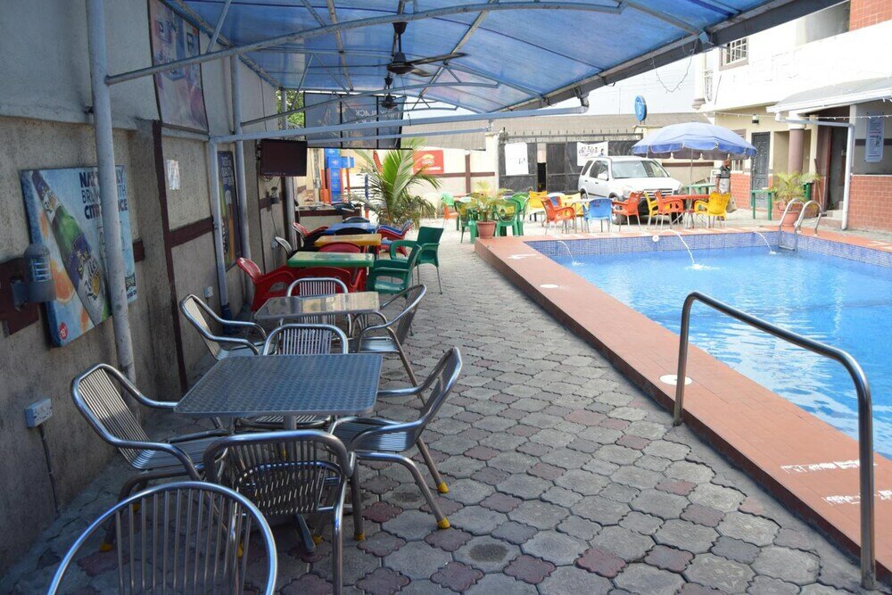 Фото De'elites Pool Bar & Inn