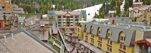 Гостиница Pangea Pod Hotel в Уистлере