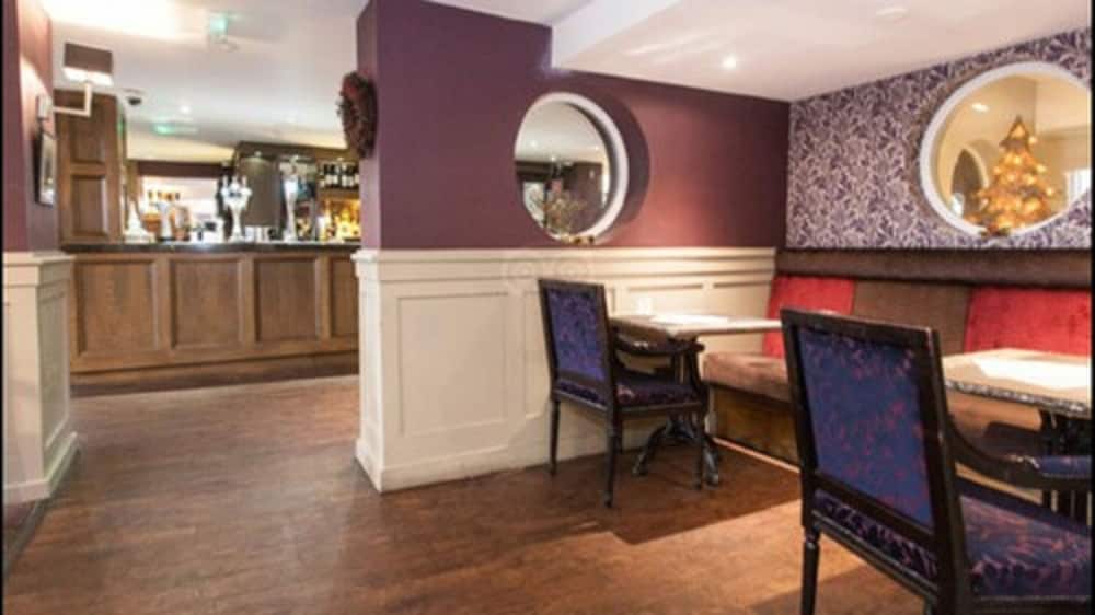 Фото Honest Lawyer Hotel