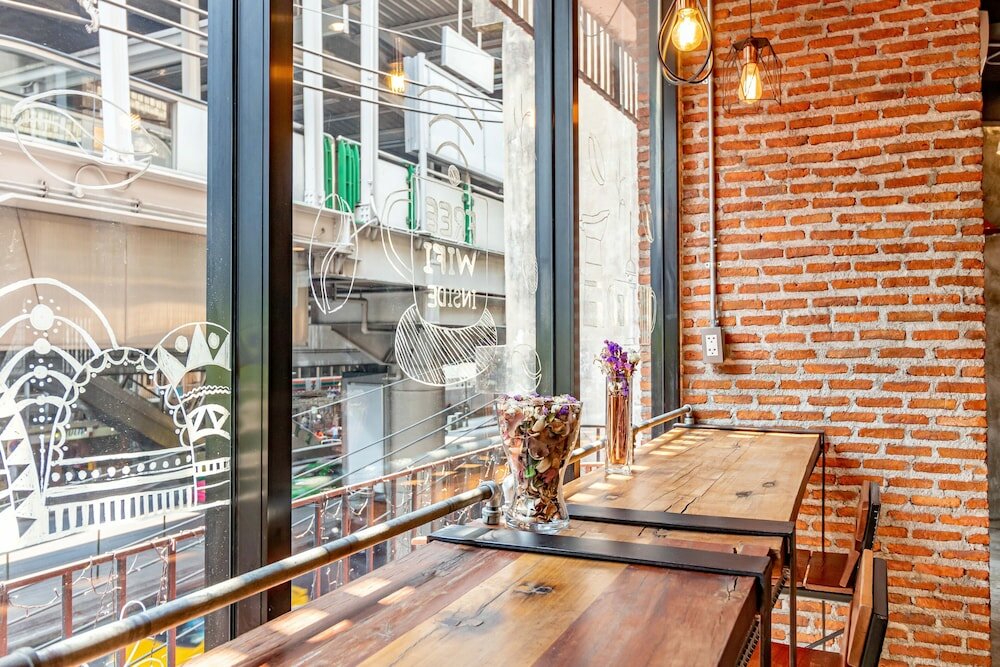 Фото Thonglor Travellers Hostel & Cafe