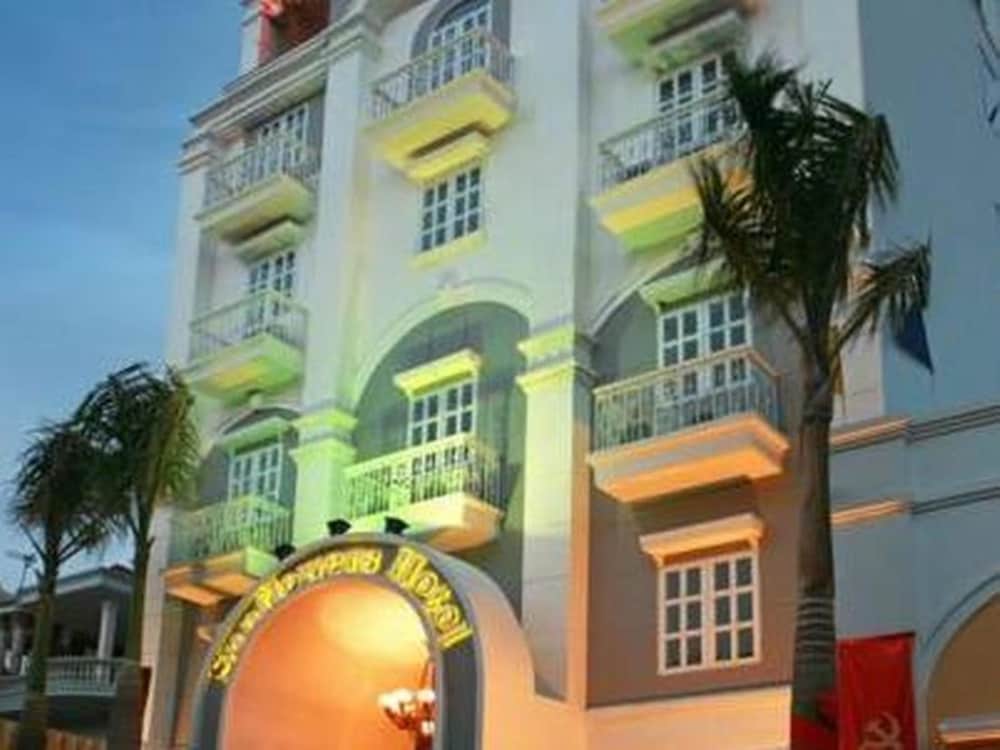 Фото Sunflowers Hotel