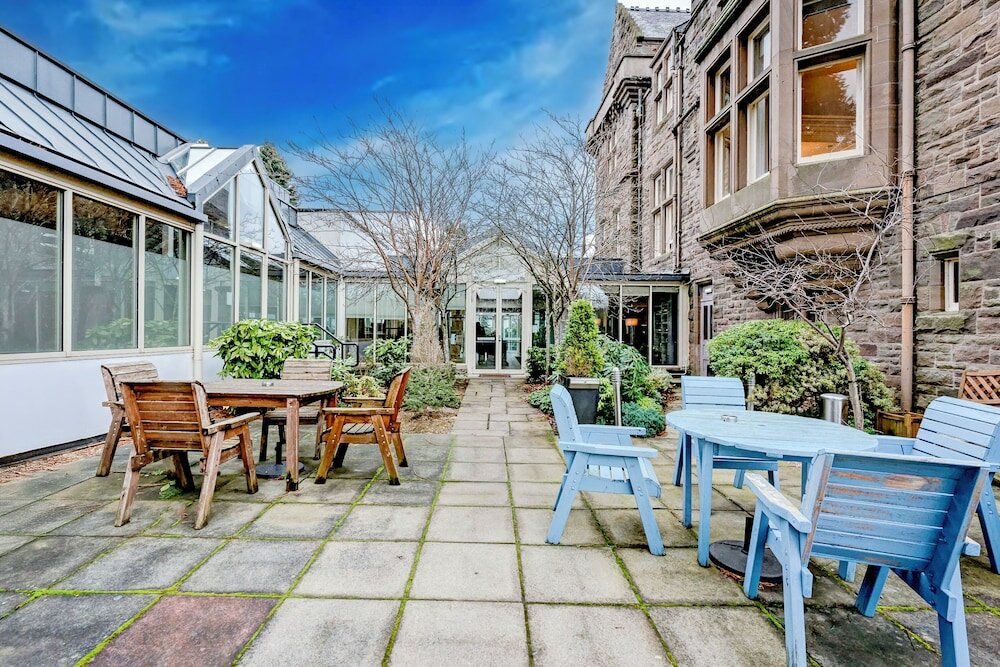 Фото The Landmark Hotel and Leisure Club