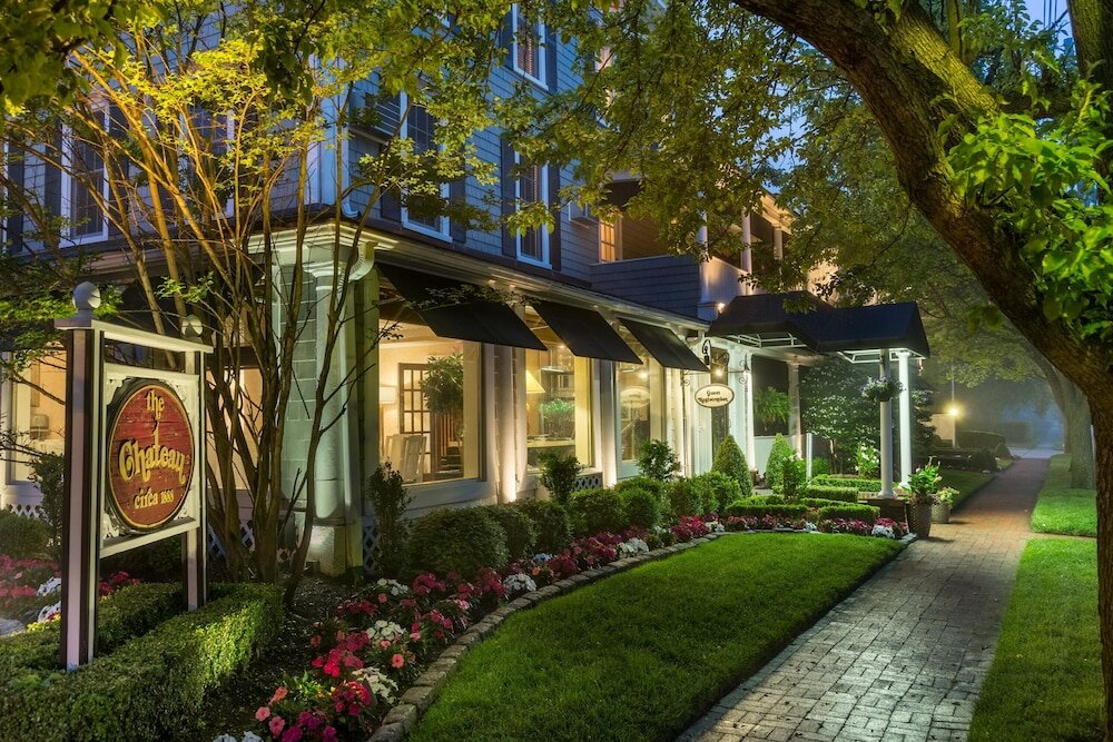 Фото Chateau Inn and Suites