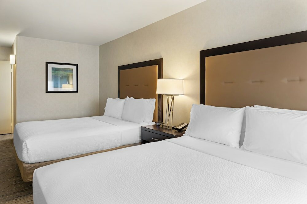 Фото Holiday Inn Express Colton-Riverside North, an Ihg Hotel