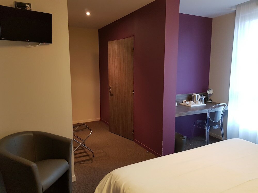 Фото Logis Hôtel À La Bonne Auberge