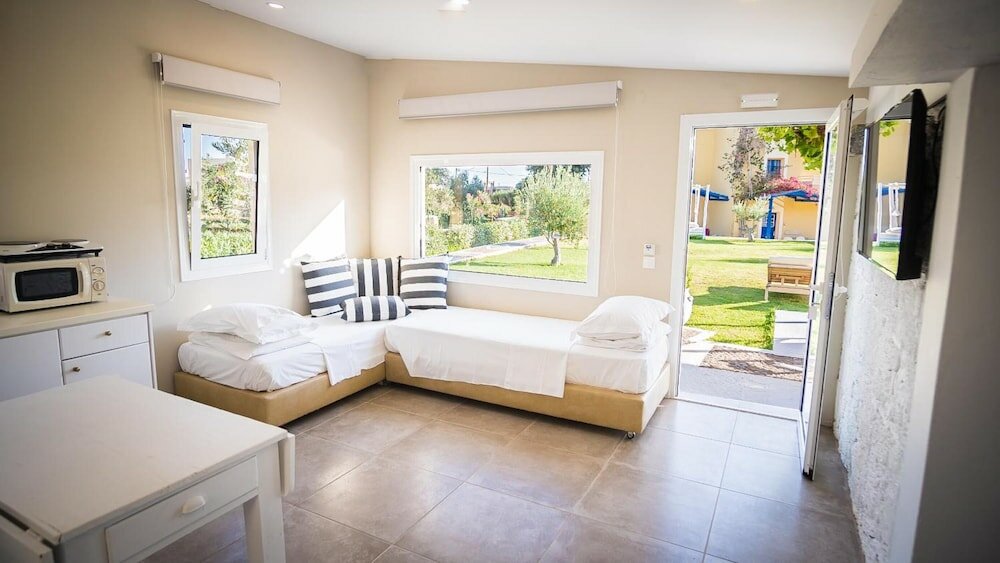 Фото Parthenis Hotel & Suites