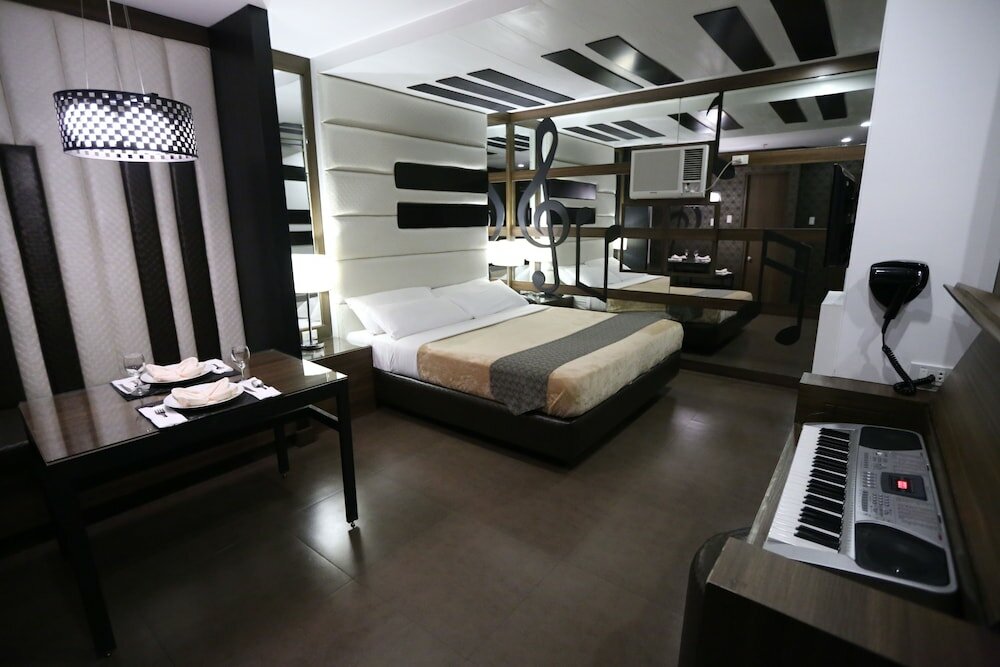 Фото Victoria Court Balintawak