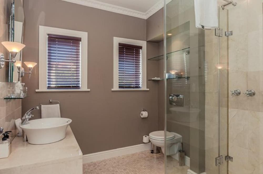 Фото Abbey Manor Luxury Guesthouse