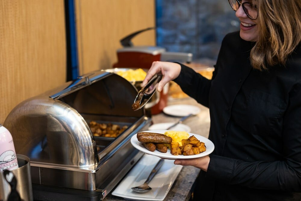 Фото Huntingdon Manor Hotel