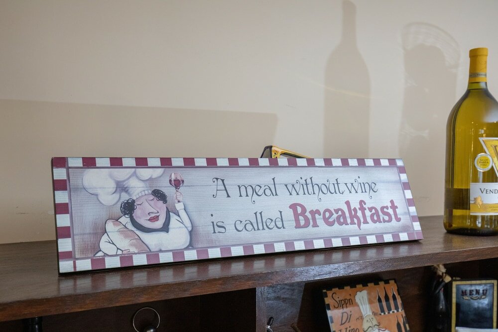 Фото Vendange Carmel Inn & Suites