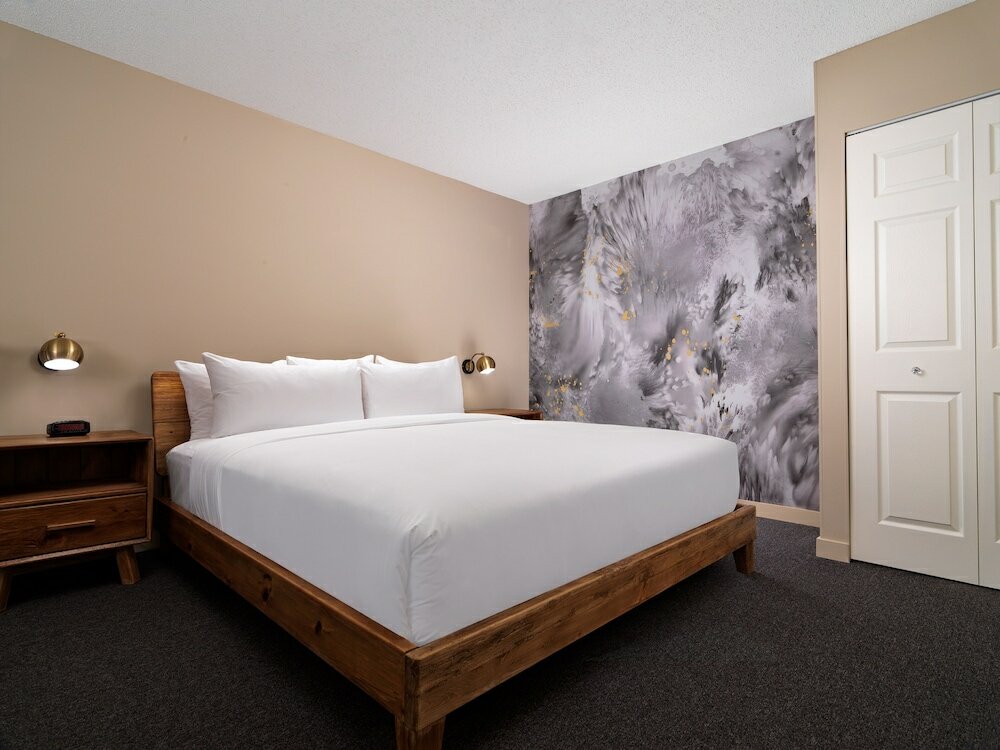 Фото Huntingdon Manor Hotel