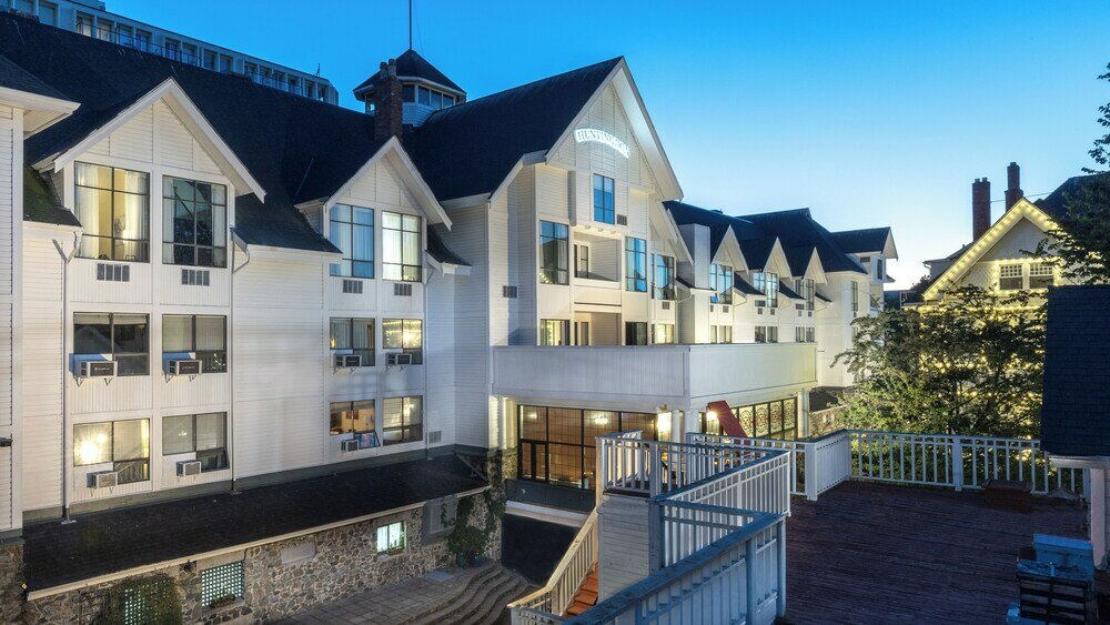 Фото Huntingdon Manor Hotel