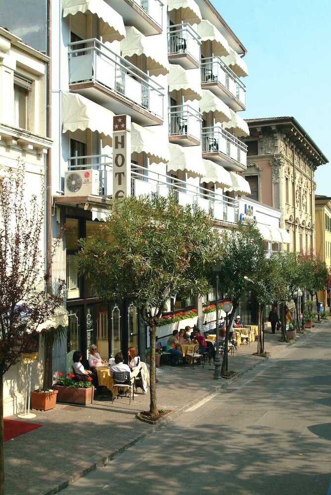 Фото Hotel Ristorante Commercio