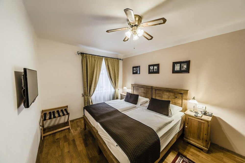 Фото Archibald At the Charles Bridge