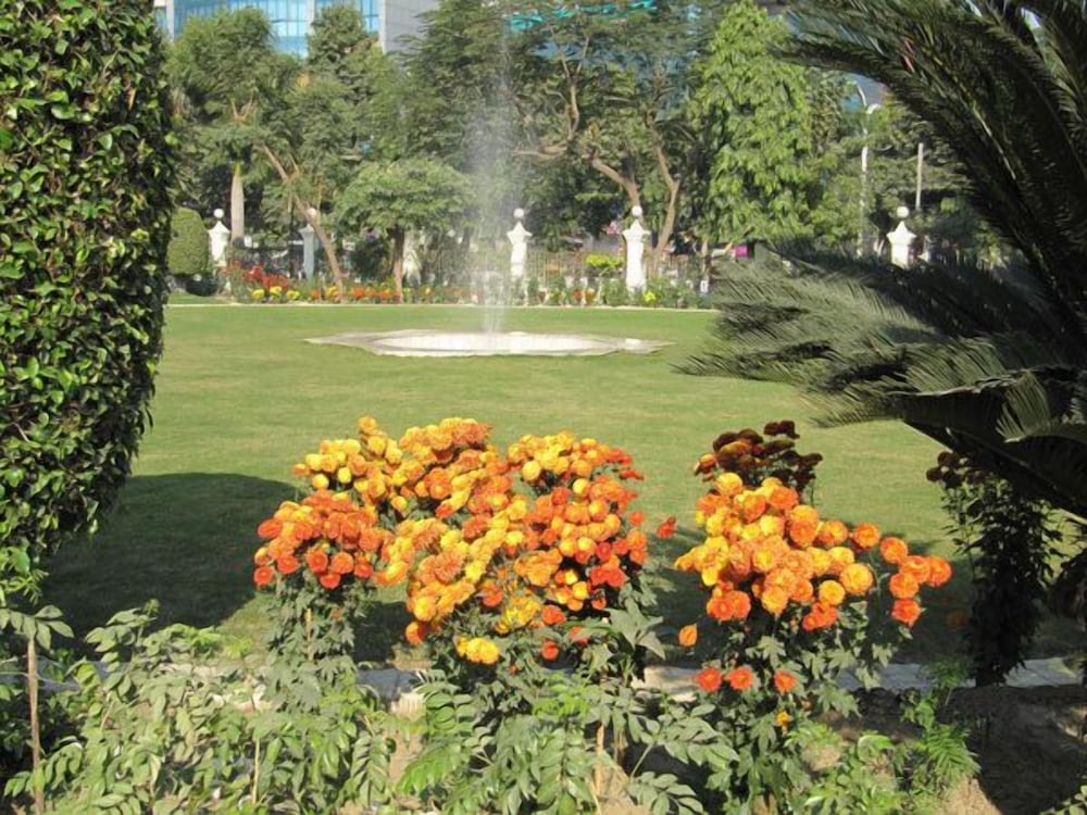 Фото Hotel Ritz Plaza