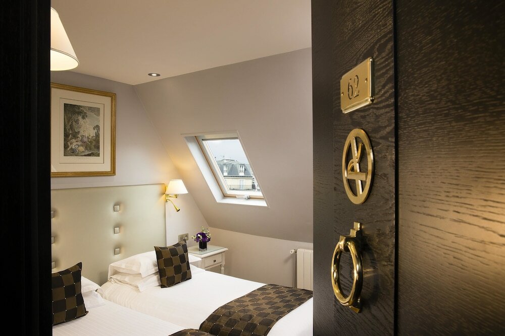 Фото Hotel Plaza Elysées